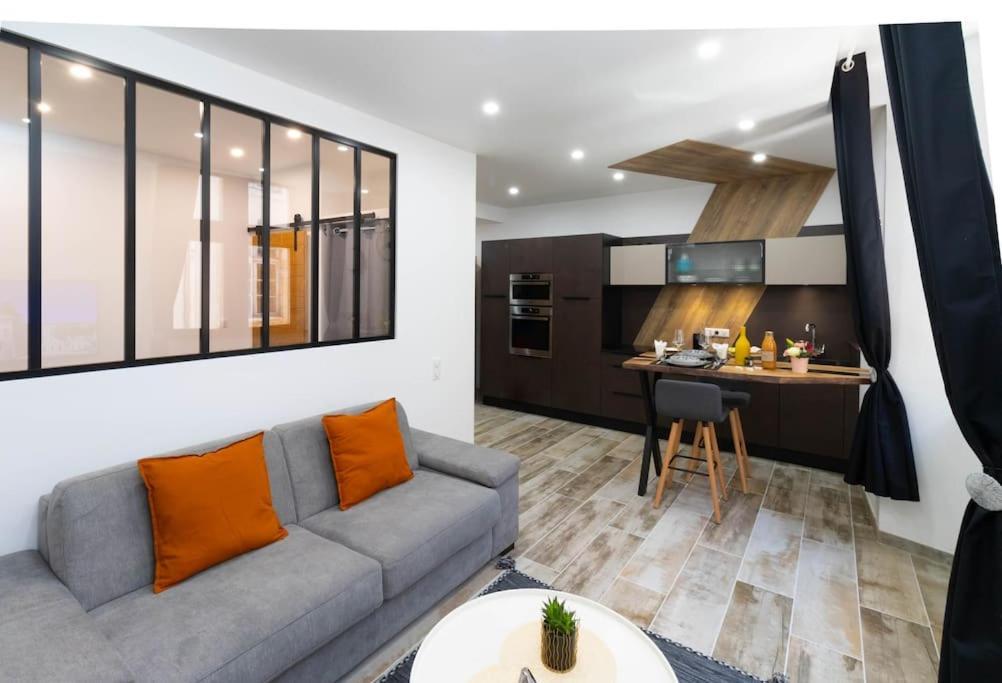Le Papillon Apartment Aubenas Bagian luar foto