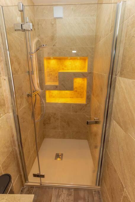 Le Papillon Apartment Aubenas Bagian luar foto